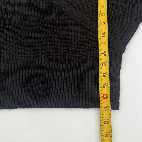 Full Circle Trends NWT Black Vneck Cropped Faux Wrap Sweater Women's sz. Small - Picture 8 of 11